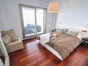 3 chambres, fer et planche à repasser, accès Internet, draps fournis