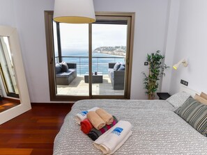 3 bedrooms, iron/ironing board, internet, bed sheets