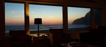 The Sea & Sand on the breathtaking Manzanita / Neah-kah-nie beach