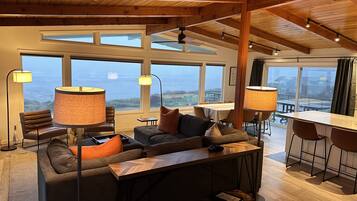 Smart-TV, Kamin, DVD-Player, Tischtennisplatte