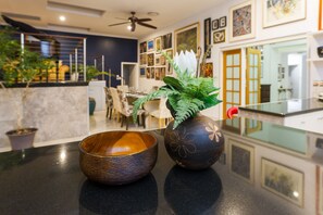 Luxury Penthouse, 5 Bedrooms, Garden View (with 3.5 bathrooms) | Living area