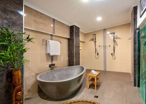 Cobertura superluxo, 5 quartos, vista para o jardim (with 3.5 bathrooms) | Banheiro | Produtos de toalete grátis, secador de cabelo, toalhas de banho 