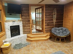 Fernseher, Kamin, Smart Speakers