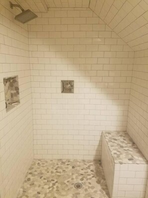 Combined shower/bathtub