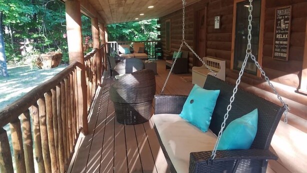 Terrace/patio - The Lakes Region Log Cabin (Gilford)