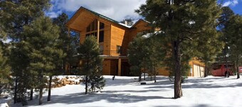Escape to the Majestic Trophy Buck Lodge
