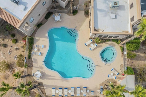 Pool/Sauna and Gas Grill