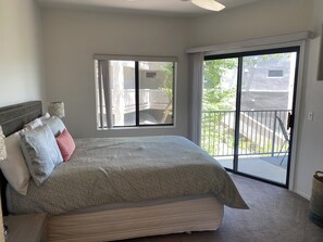 2 chambres, fer et planche à repasser, Wi-Fi, draps fournis