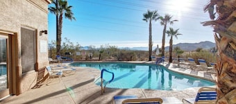 Første sal walkup med fantastisk udsigt over bjergene