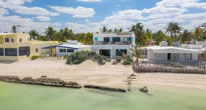 Coastal Casual Bliss: Beach + Pool + Rooftop Deck + Generator + Fast Internet