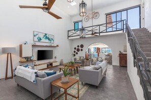 Smart TV, books - Coastal Casual Bliss: Beach + Pool + Rooftop Deck + Generator + Fast Internet (puerto chelem)