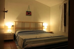 4 dormitoris, planxa i posts de planxar, wifi i roba de llit 