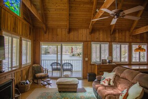 TV connectée, cheminée