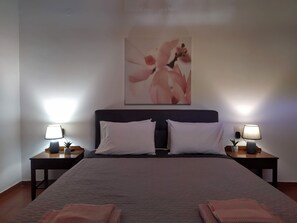 2 bedrooms, desk, iron/ironing board, free WiFi