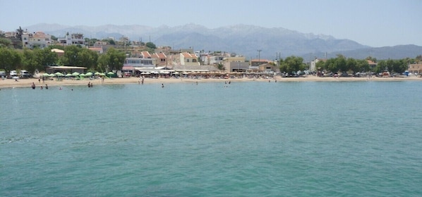 Plage à proximité, chaises longues