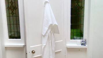 1 bedroom, iron/ironing board, WiFi (free), bed sheets