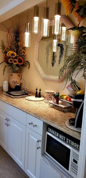 Freezer - ♡♡Private Entry - EUROPEAN HOSPITALITY♡♡ (Naples)