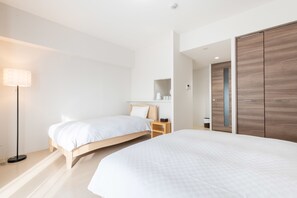 Family Room, Non Smoking | 1 bedroom, blackout drapes, iron/ironing board, bed sheets - Floral Happy Stay House (Osaka)