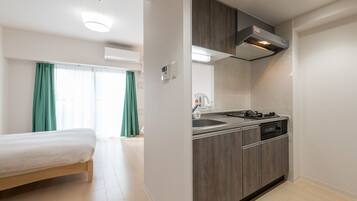 Family Room, Non Smoking | Private kitchen