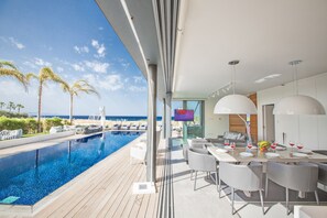 Outdoor dining - Villa Chana, Luxury 4BDR Villa with Private Pool, Hot Tub and Sea Views (Protaras)