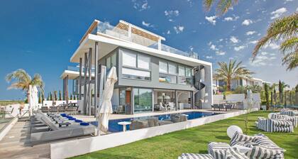 Villa Chana, Villa 3BDR de luxe avec piscine privée, bain à remous et vue sur la mer