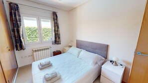 2 quartos, ferros/tábuas de passar roupa, Wi-Fi de cortesia