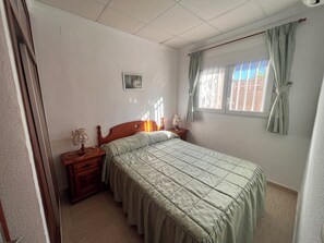 2 soverom, strykejern/-brett, reiseseng for barn og wi-fi (inkludert)