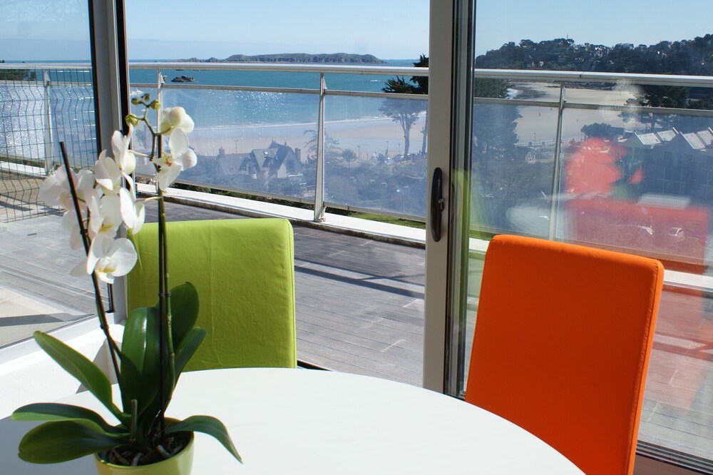 Luxury apartment, sea view, breathtaking panorama at Perros Guirec plage.