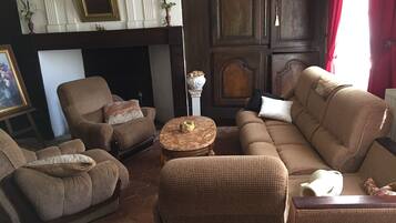 Tv, pejs, bordtennisbord