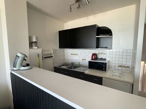 KylskÄp, mikrovÄgsugn, ugn och spishÀll
