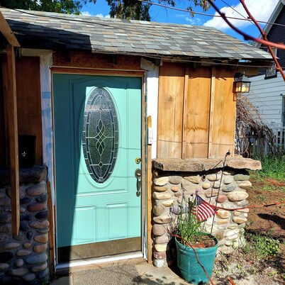 Snug and Cozy Hideaway is close to National Parks, BYU Idaho, and River Beach