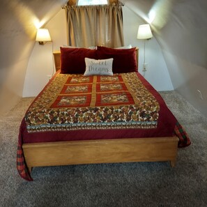 1 bedroom, iron/ironing board, travel cot, free WiFi - Snug and Cozy Hideaway is close to National Parks, BYU Idaho, and River Beach (St Anthony)