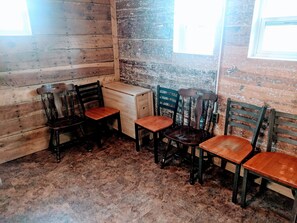 Interior - Snug and Cozy Hideaway is close to National Parks, BYU Idaho, and River Beach (St Anthony)