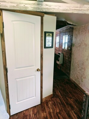 Interior - Snug and Cozy Hideaway is close to National Parks, BYU Idaho, and River Beach (St Anthony)