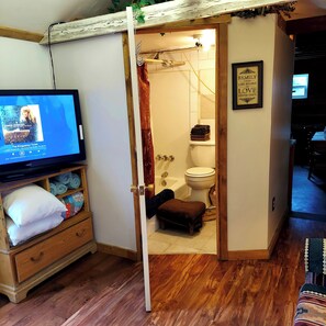 1 chambre, fer et planche à repasser, lit parapluie, Wi-Fi gratuit