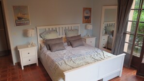 3 bedrooms, desk, iron/ironing board, free WiFi