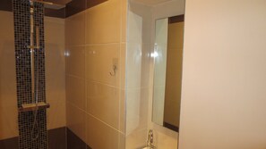 Bathtub, toilet paper - Provence-Style Villa With Private Pool And Tennis (Montauroux)