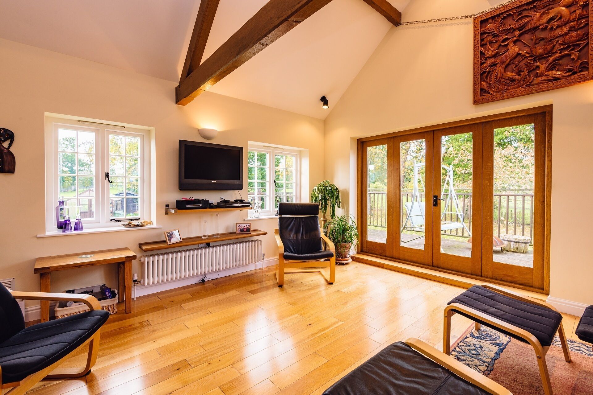 Smart TV, fireplace, DVD player, books
