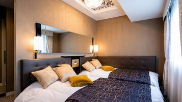 Deluxe Twin Room | Down duvets, desk, blackout curtains, iron/ironing board