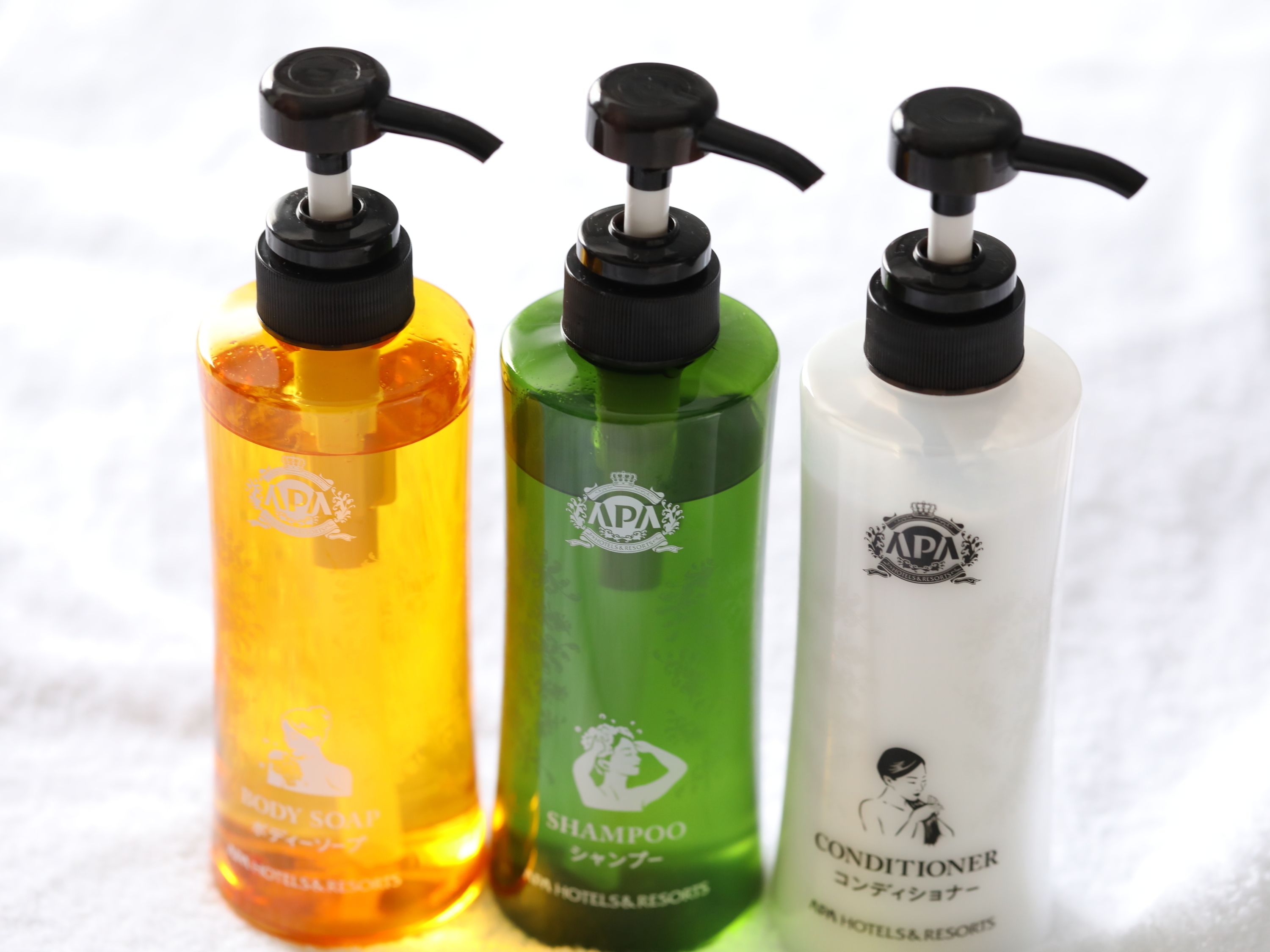 combined shower/bathtub, deep-soaking bathtub, free toiletries