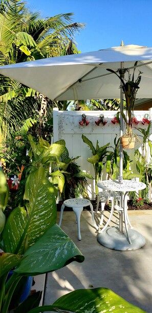 Terrace/patio - ♡♡ Private Entry - 1 bedroom apartment -  EUROPEAN HOSPITALITY ♡♡ (Naples)