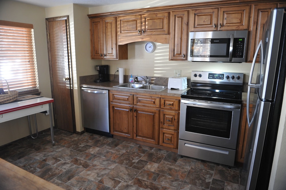 4 bedroom in-town Townhome, Angler's Rest