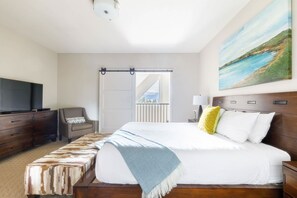 3 bedrooms, desk, iron/ironing board, travel cot