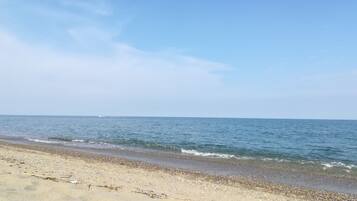 Plage à proximité, chaises longues
