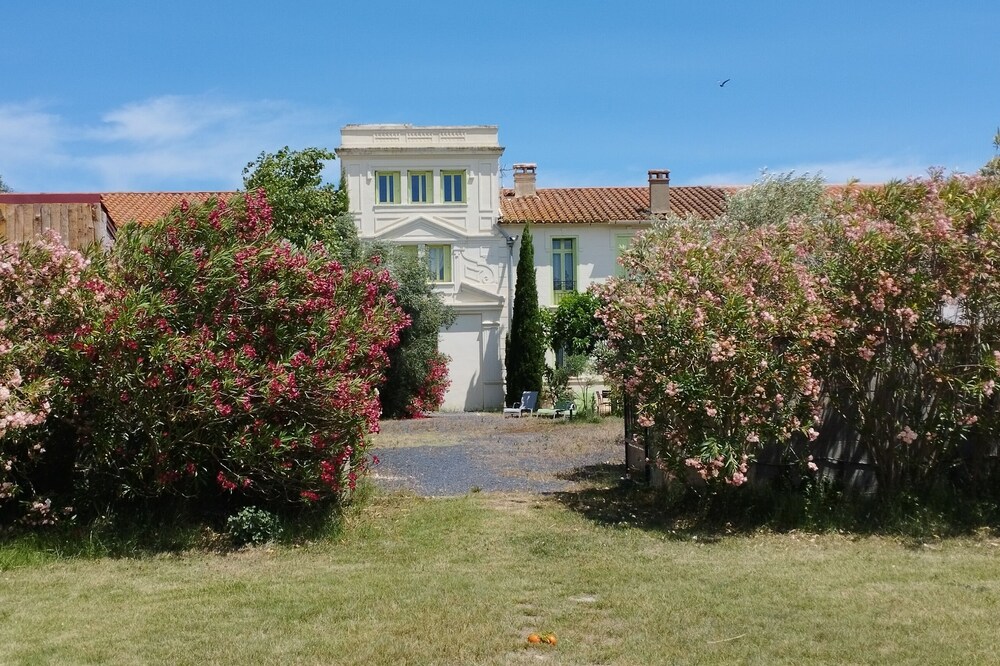 Mansion and park 3km from the beach of Ste Marie la mer (66)