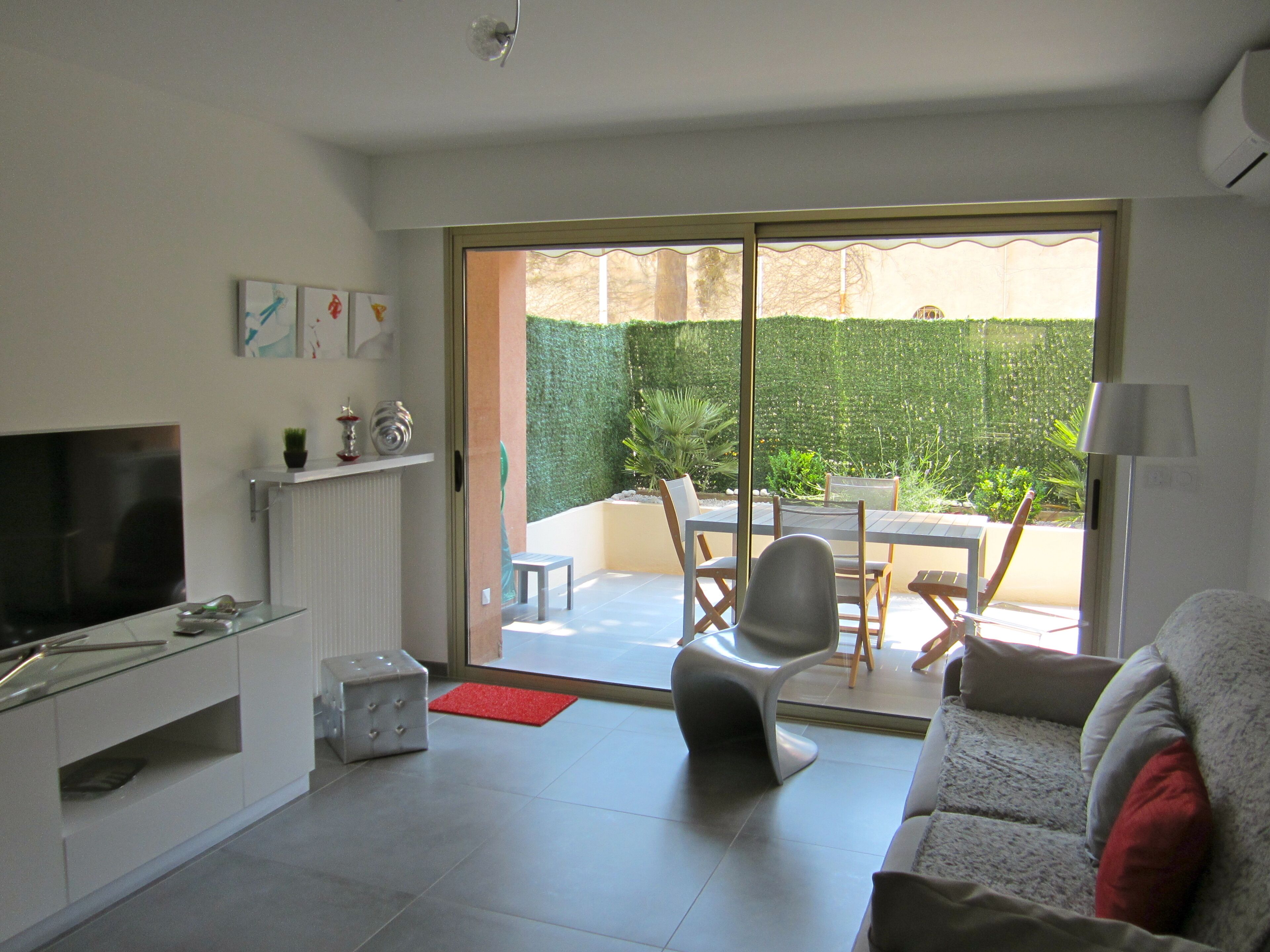 CANNES NEAR CROISETTE - LUXURIOUS 2 ROOMS + TERRACES + PARKING - 50 M BEACH