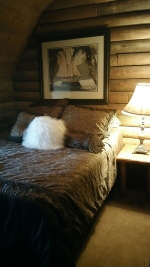 7 bedrooms, iron/ironing board, free WiFi, bed sheets