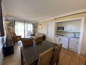 Interior - 3-room apartment with terrace, air conditioning, and parking in Grimaud (Grimaud)