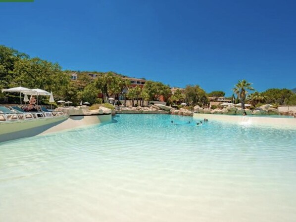 Pool - 3-room apartment with terrace, air conditioning, and parking in Grimaud (Grimaud)