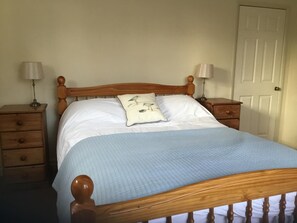 4 bedrooms, desk, iron/ironing board, travel cot